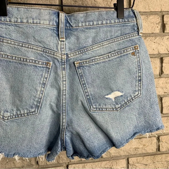 Madewell Relaxed Denim Shorts in Madera Wash: Side-Slit Edition - Picture 5 of 9